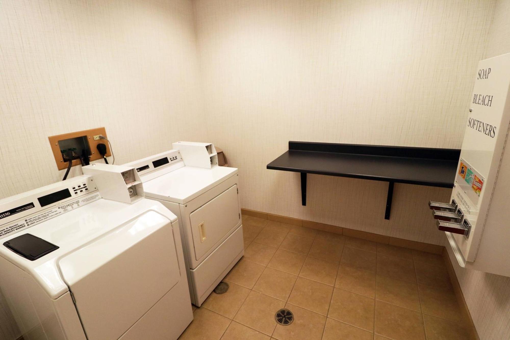 Fairfield Inn & Suites Des Moines Airport Bagian luar foto